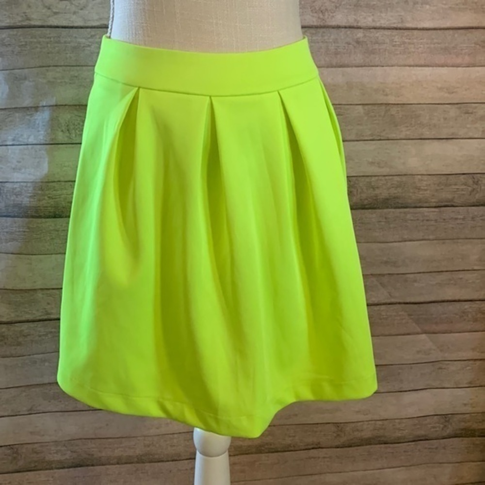 Tobi Neon Greenish/Yellow Junior’s Skirt. Size S